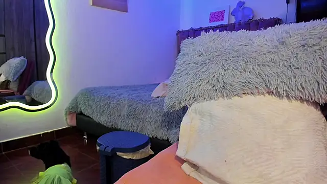 Snapshot of ladyrd1 chatting on 02-13-25, 05:26 ladyrd1 online show from 02-13-25, 05:26