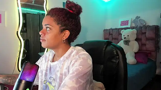 Snapshot of ladyrd1 chatting on 02-23-25, 06:39 ladyrd1 online show from 02-23-25, 06:39