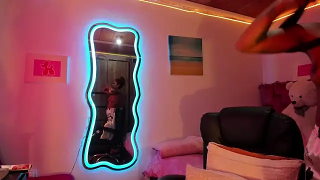 Snapshot of ladyrd1 chatting on 02-27-25, 12:56 ladyrd1 online show from 02-27-25, 12:56