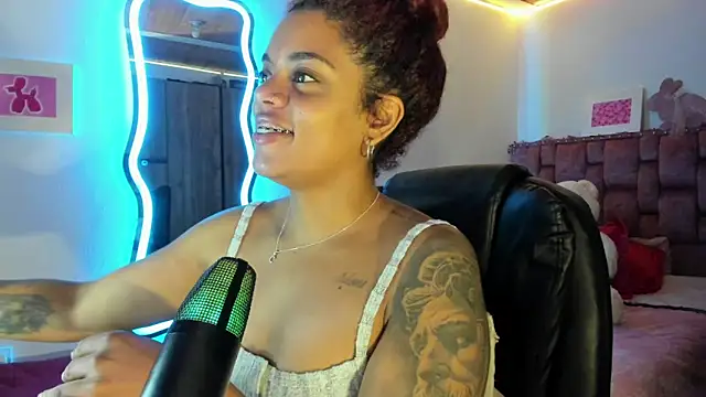 Snapshot of ladyrd1 chatting on 02-28-25, 09:47 ladyrd1 online show from 02-28-25, 09:47