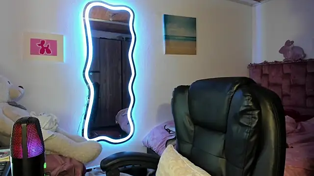 Snapshot of ladyrd1 chatting on 03-03-25, 07:43 ladyrd1 online show from 03-03-25, 07:43