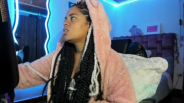 Snapshot of ladyrd1 chatting on 03-22-25, 04:35 ladyrd1 online show from 03-22-25, 04:35