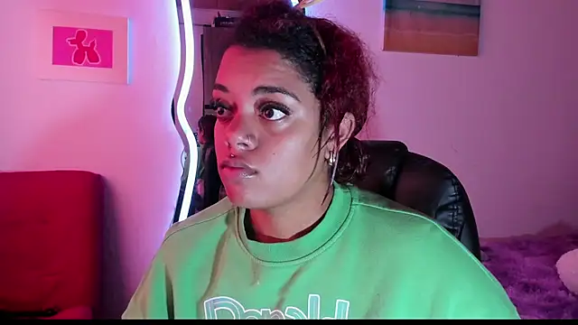 Snapshot of ladyrd1 chatting on 09-14-25, 06:51 ladyrd1 online show from 09-14-25, 06:51