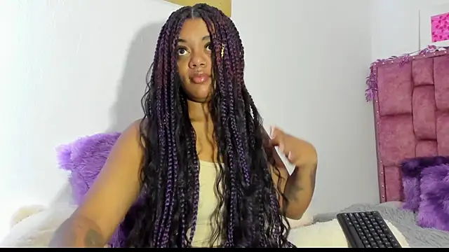 Snapshot of ladyrd1 chatting on 09-26-25, 01:37 ladyrd1 online show from 09-26-25, 01:37