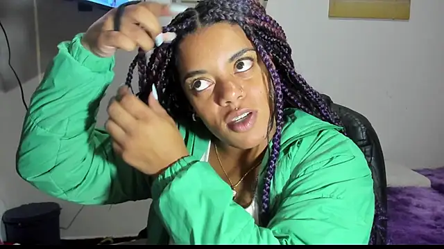 Snapshot of ladyrd1 chatting on 10-01-25, 05:35 ladyrd1 online show from 10-01-25, 05:35