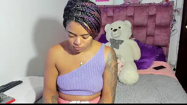 Snapshot of ladyrd1 chatting on 10-18-25, 07:53 ladyrd1 online show from 10-18-25, 07:53