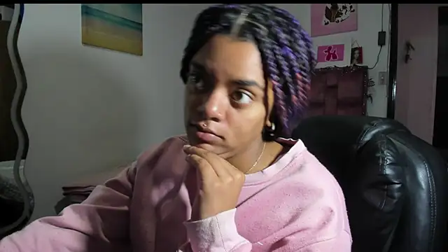 Snapshot of ladyrd1 chatting on 10-24-25, 02:13 ladyrd1 online show from 10-24-25, 02:13