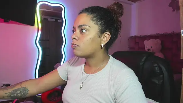 ladyrd1 online show from 03-07-26, 07:11