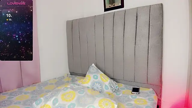 Snapshot of Jimmenna_ chatting on 02-02-25, 09:30 Jimmenna online show from 02-02-25, 09:30