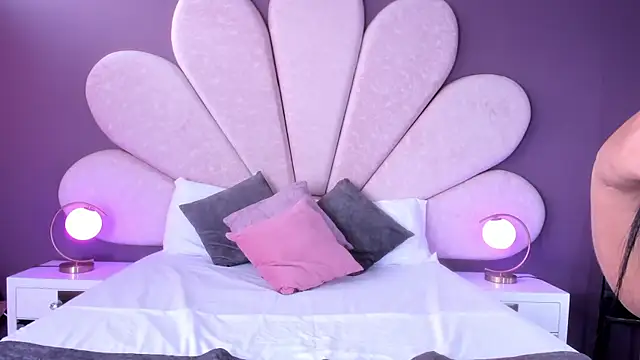 MarianaGarciaa   online show from 02-07-25, 07:38