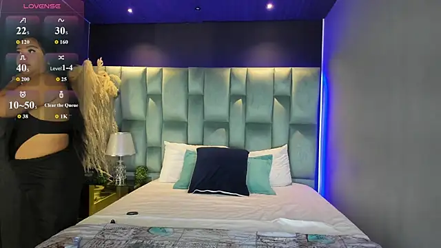 MarianaGarciaa   online show from 09-10-25, 11:32