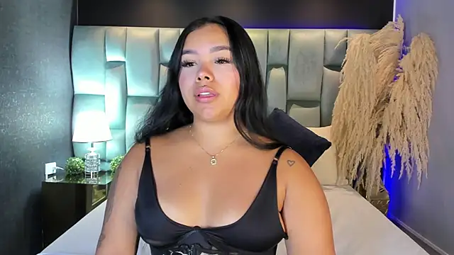 Snapshot of MarianaGarciaa__ chatting on 04-15-26, 07:21 MarianaGarciaa online show from 04-15-26, 07:21