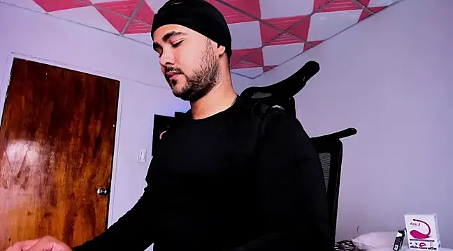 Snapshot of Sebas-hott chatting on 02-02-25, 03:32 Sebas-hott online show from 02-02-25, 03:32