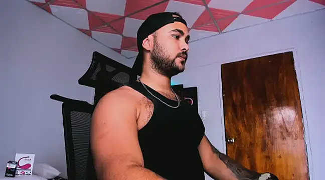 Snapshot of Sebas-hott chatting on 02-08-25, 02:47 Sebas-hott online show from 02-08-25, 02:47
