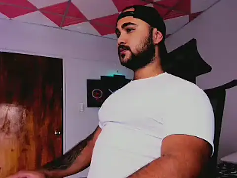 Snapshot of Sebas-hott chatting on 02-19-25, 03:06 Sebas-hott online show from 02-19-25, 03:06