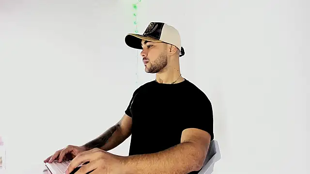 Snapshot of Sebas-hott chatting on 09-09-25, 10:20 Sebas-hott online show from 09-09-25, 10:20