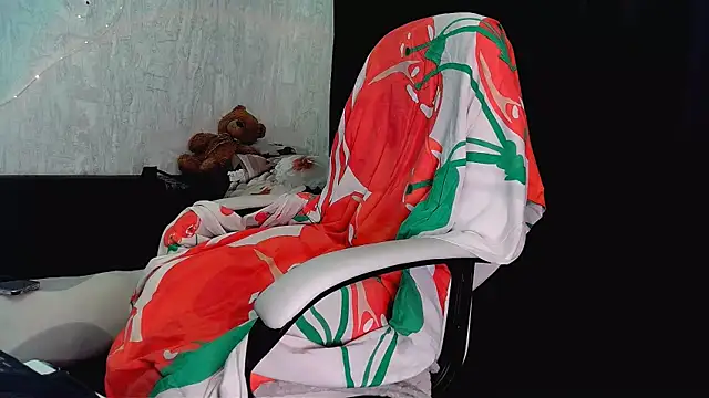 Teasing Molly online show from 09-26-25, 03:05