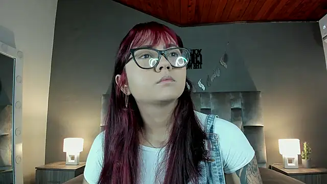 Snapshot of alaia-rogers chatting on 01-08-25, 11:32 alaia-rogers online show from 01-08-25, 11:32