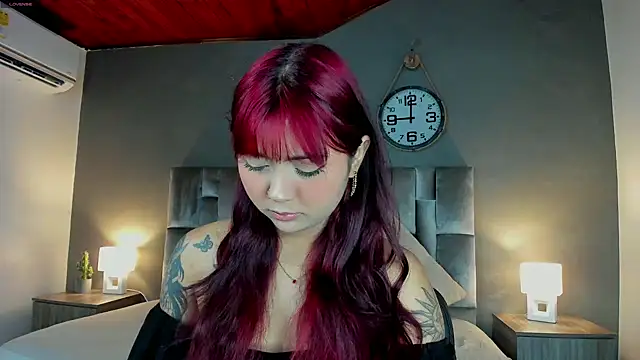 Snapshot of alaia-rogers chatting on 01-21-25, 11:35 alaia-rogers online show from 01-21-25, 11:35