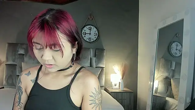 Snapshot of alaia-rogers chatting on 01-31-25, 11:35 alaia-rogers online show from 01-31-25, 11:35