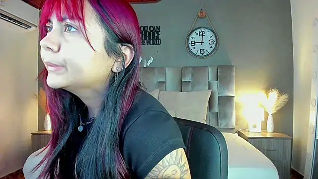 Snapshot of alaia-rogers chatting on 02-22-25, 11:35 alaia-rogers online show from 02-22-25, 11:35