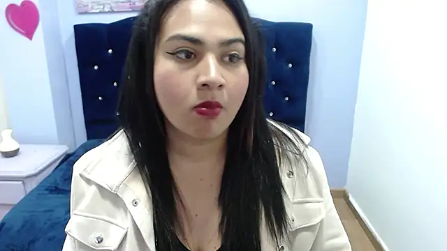 lucianaa 25 online show from 12-04-24, 12:14