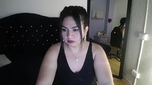 lucianaa 25 online show from 12-20-24, 01:43