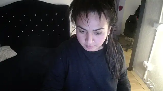 lucianaa 25 online show from 12-23-24, 06:48