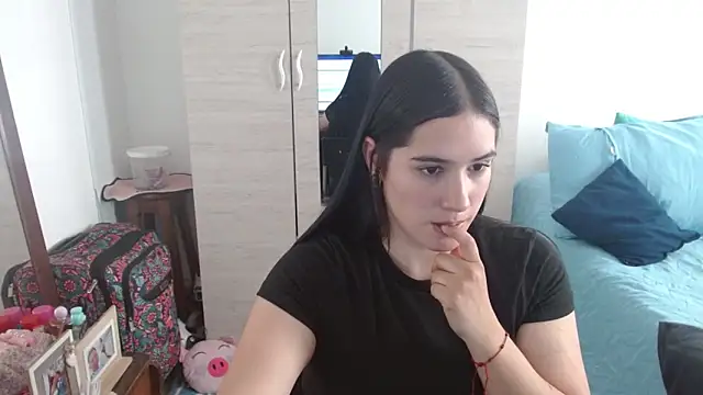 Naomi D online show from 05-10-26, 05:51