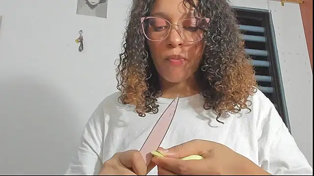 Ada gales  online show from 11-21-25, 04:44