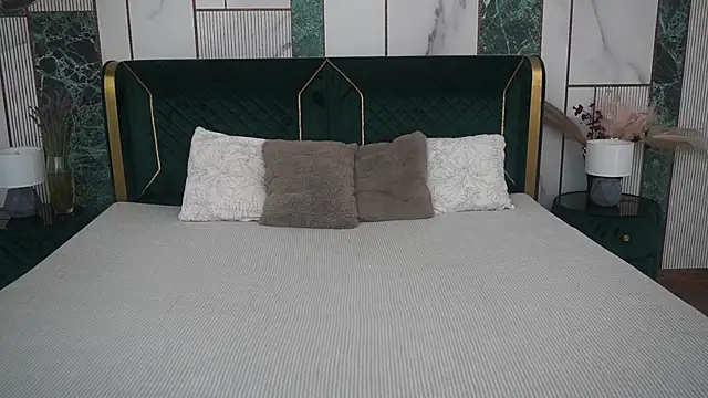 IceDanielles online show from 07-18-26, 05:44