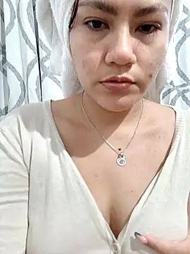 Snapshot of ZUCAAT chatting on 03-06-25, 04:19 ZUCAAT online show from 03-06-25, 04:19
