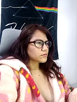 Snapshot of ZUCAAT chatting on 10-09-25, 03:43 ZUCAAT online show from 10-09-25, 03:43