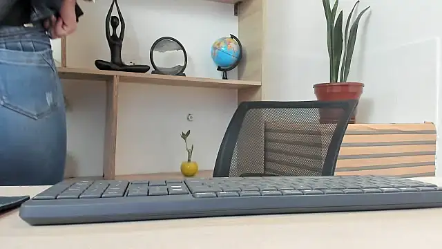 Snapshot of merlinaadams_ chatting on 09-30-25, 02:44 merlinaadams online show from 09-30-25, 02:44