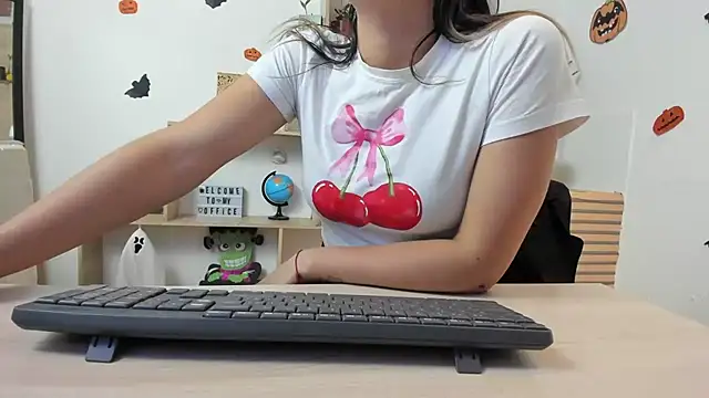 Snapshot of merlinaadams_ chatting on 10-20-25, 08:31 merlinaadams online show from 10-20-25, 08:31