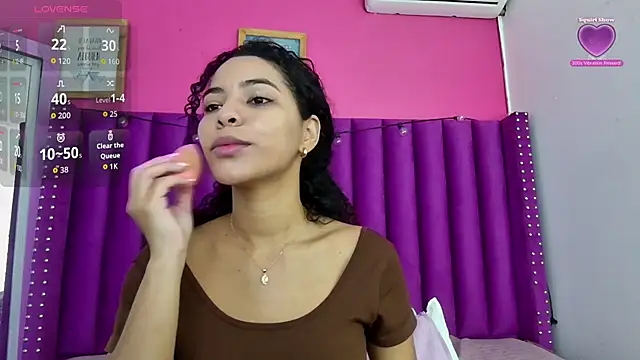 Snapshot of littleebonny chatting on 03-16-26, 12:53 littleebonny online show from 03-16-26, 12:53