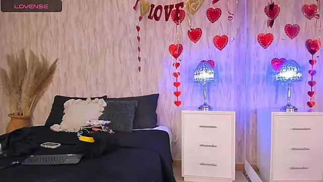 Snapshot of emily_parkerr chatting on 02-25-25, 12:45 emily parkerr online show from 02-25-25, 12:45