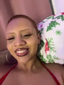 Snapshot of Charlotee_ chatting on 01-21-25, 06:33 Charlotee online show from 01-21-25, 06:33