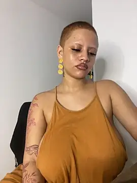 Snapshot of Charlotee_ chatting on 09-25-25, 06:06 Charlotee online show from 09-25-25, 06:06