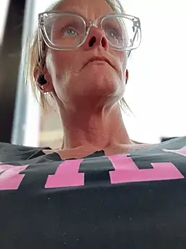 vixendoll87 online show from 03-19-25, 08:32