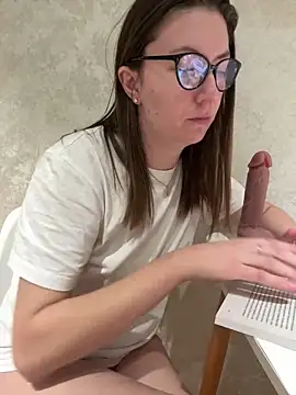 Snapshot of BeatriceTender chatting on 12-17-24, 01:16 BeatriceTender online show from 12-17-24, 01:16