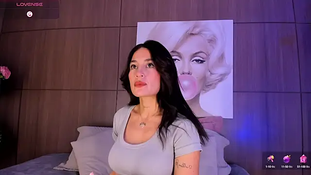 Snapshot of AgattaDuque chatting on 09-10-25, 11:16 AgattaDuque online show from 09-10-25, 11:16