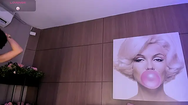 Snapshot of AgattaDuque chatting on 09-24-25, 11:08 AgattaDuque online show from 09-24-25, 11:08