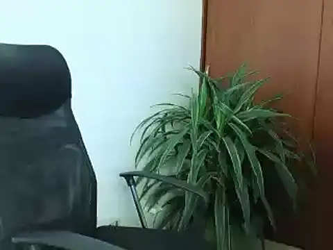 Snapshot of Dj_scarlettmorreti chatting on 02-20-25, 01:03 Dj scarlettmorreti online show from 02-20-25, 01:03