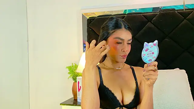 Holly Brensonexx  online show from 10-06-25, 02:14