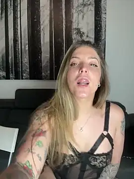 Snapshot of LiliMorganxxx chatting on 04-23-26, 10:45 LiliMorganxxx online show from 04-23-26, 10:45
