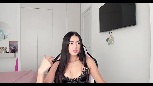 Snapshot of Shineel chatting on 09-21-25, 05:31 Shineel online show from 09-21-25, 05:31