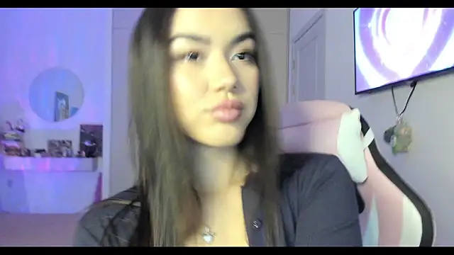 Snapshot of Shineel chatting on 10-25-25, 01:18 Shineel online show from 10-25-25, 01:18