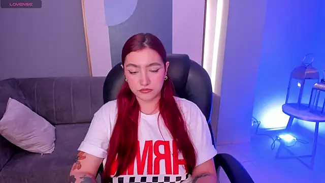 Snapshot of ViolettCastel chatting on 02-05-25, 07:42 ViolettCastel online show from 02-05-25, 07:42