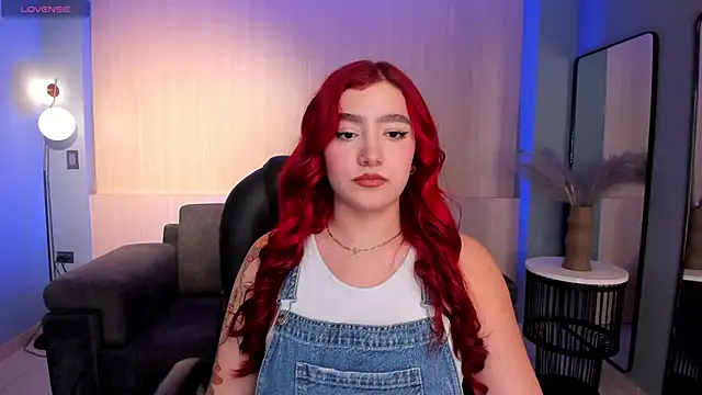 Snapshot of ViolettCastel chatting on 02-18-25, 07:19 ViolettCastel online show from 02-18-25, 07:19